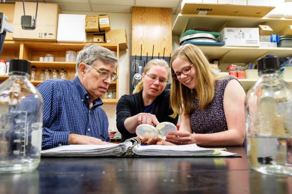 Students talking with physics professor Tom Askew