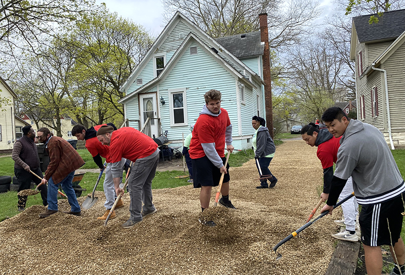 Students digging for a neighborhood beautification project 