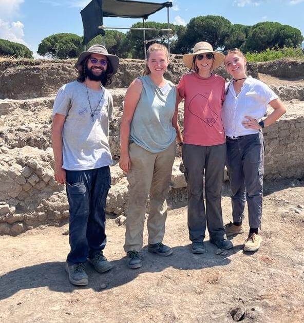 classic majors at a dig with professor Marilyn Evans