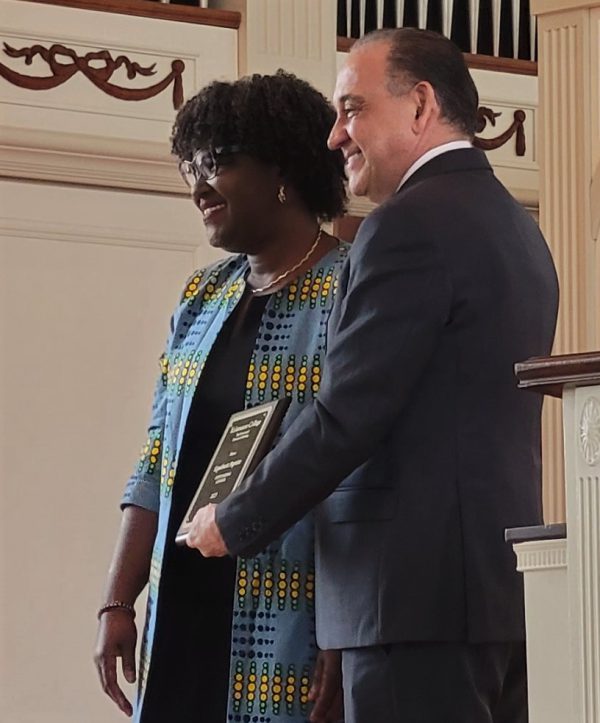 Espelencia Baptiste receives the Outstanding Academic Advisor award