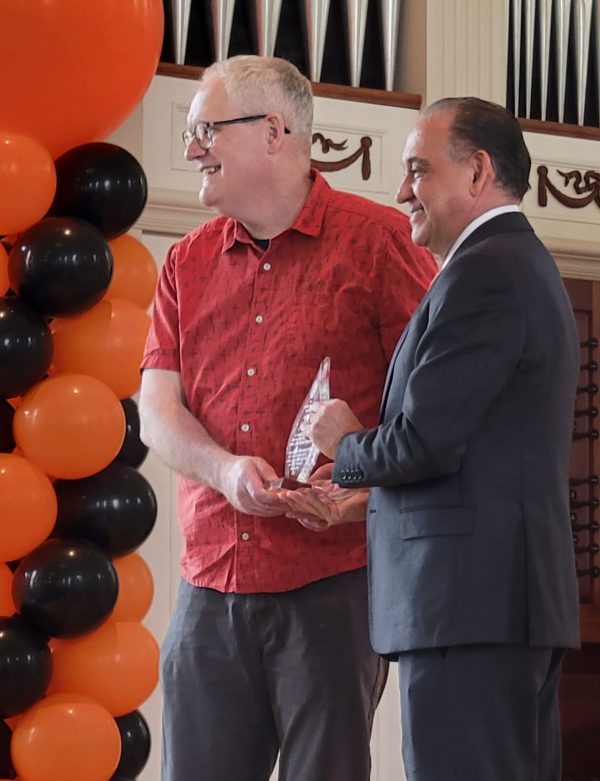 Professor of Chemistry Jeff Bartz receives the Lux Esto Award