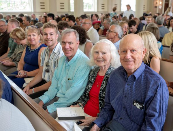 Picture of crowd at Stetson Chapel