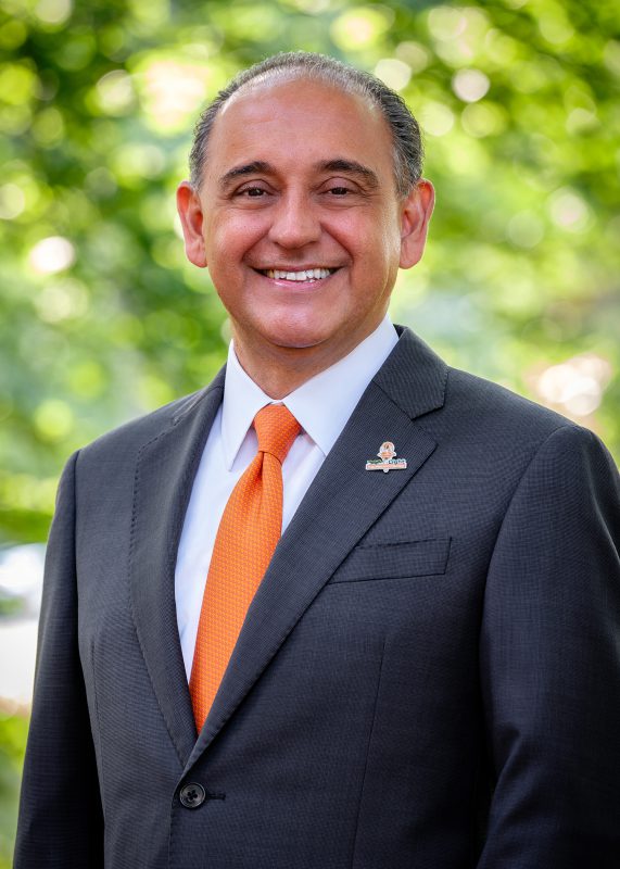 Portrait of Kalamazoo College President Jorge G. Gonzalez