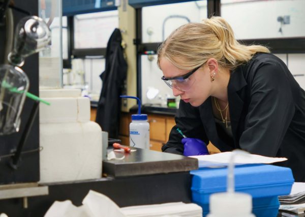 Olivia Cannizzaro working in the Williams chemistry lab.