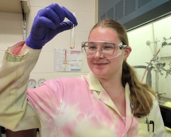 Mallory Gentry '28 working in the summer lab of Dr. Daniela Arias-Rotondo