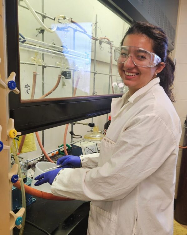 Simran Magnan '29 shows reilience while working in the summer lab of professor Daniela Arias-Rotondo.