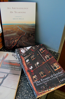 Three covers of books writte by K-connected authors