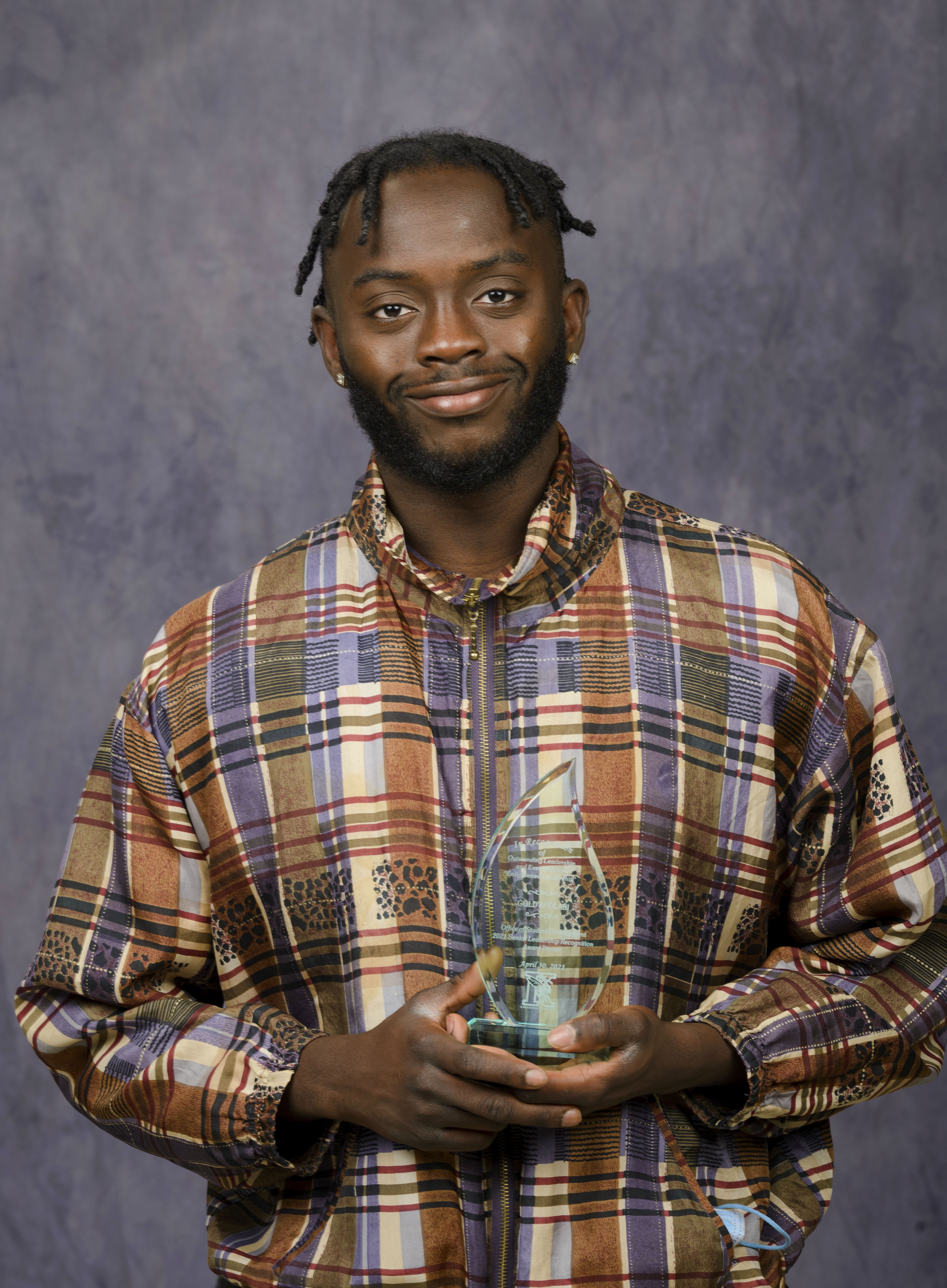 Senior Leadership Awards Honor 32 Students