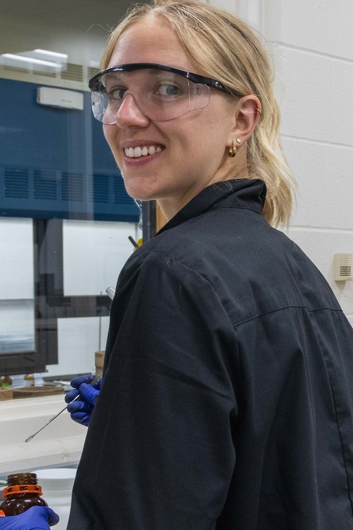 Olivia Cannizzaro ’26 working in the lab
