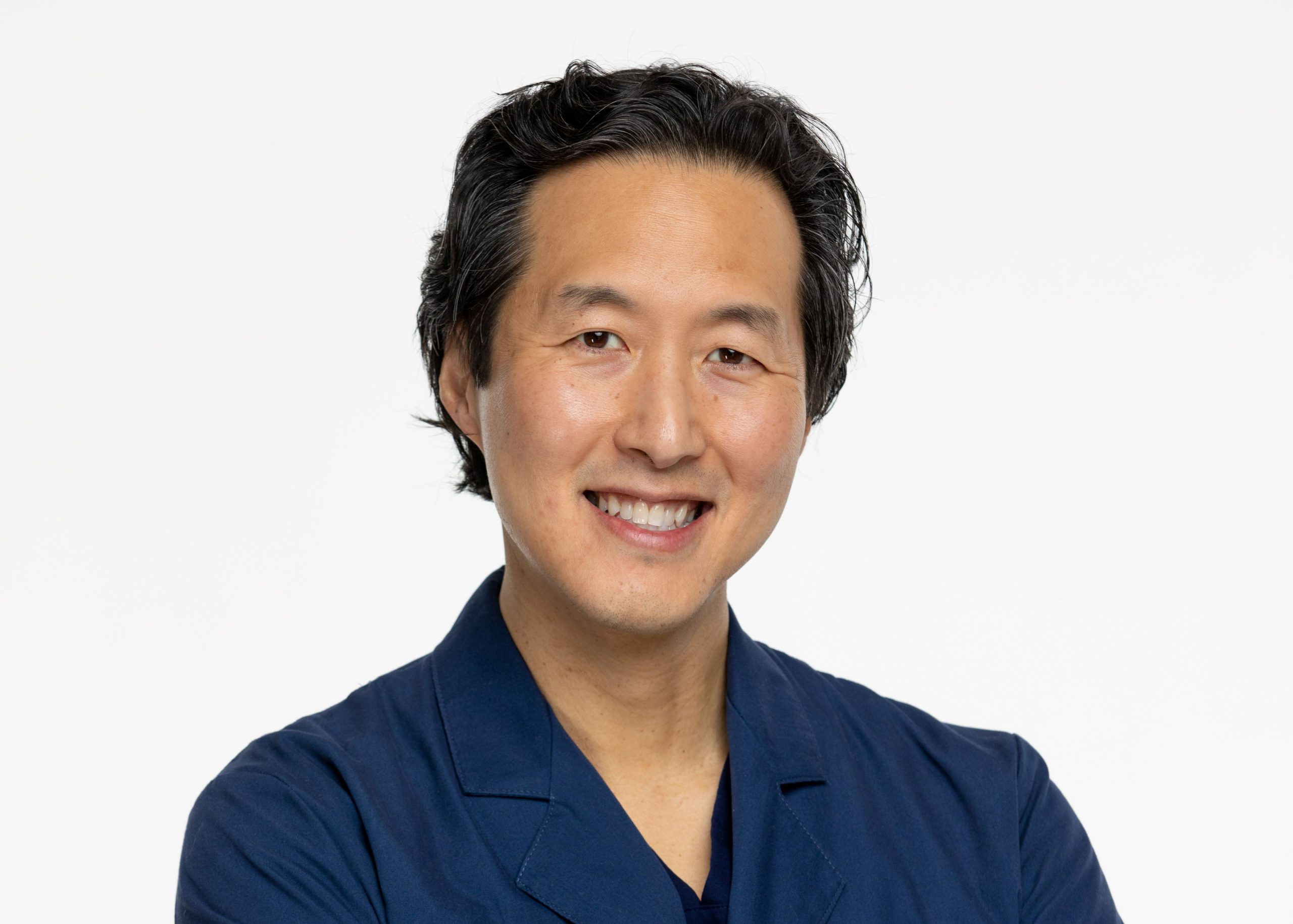 Paging Dr. Youn: Alumnus, Surgeon Returns for Convocation