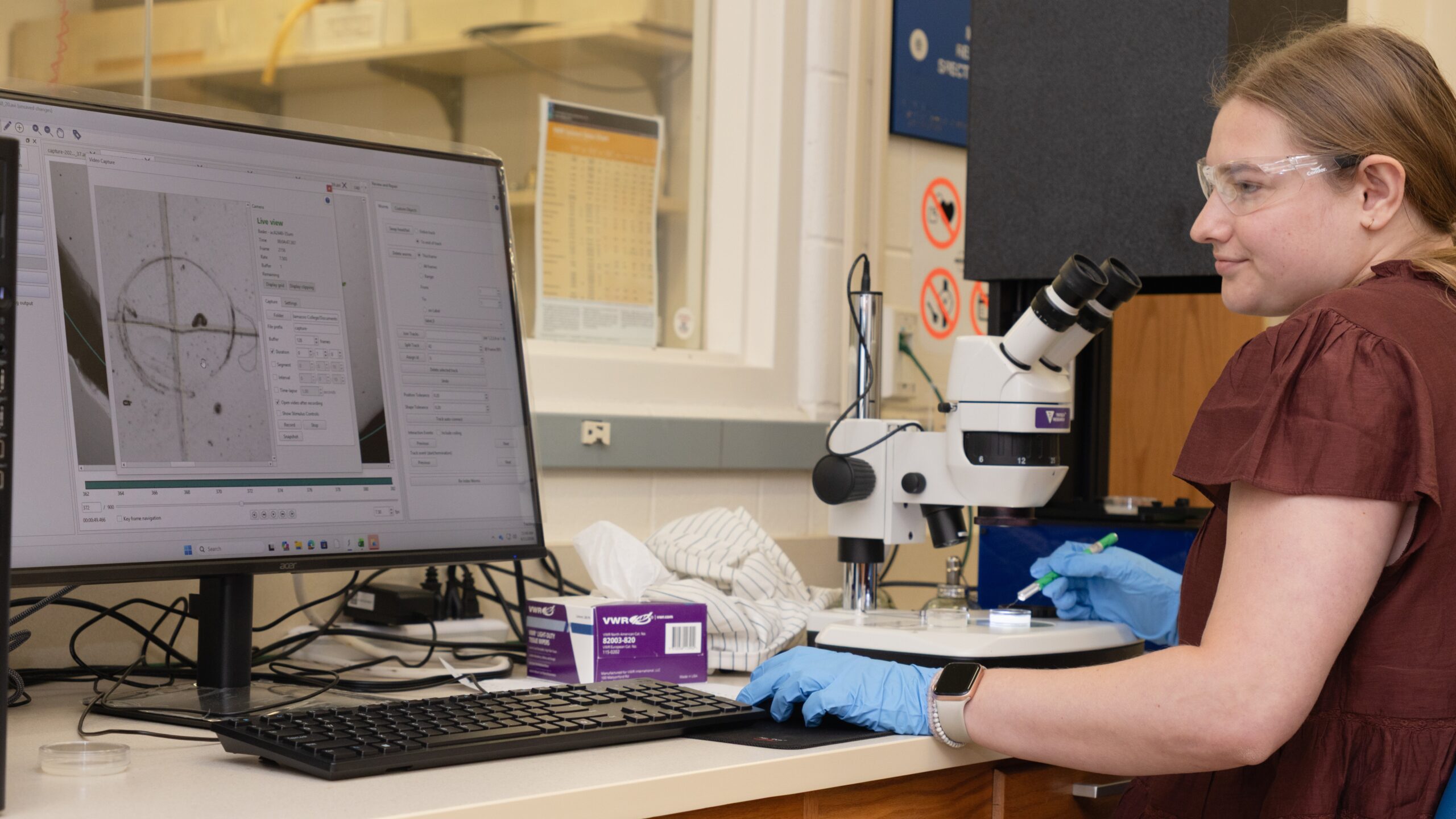 Student-athlete Sara Cate Finks '27 works in the summer lab of Dwight Williams