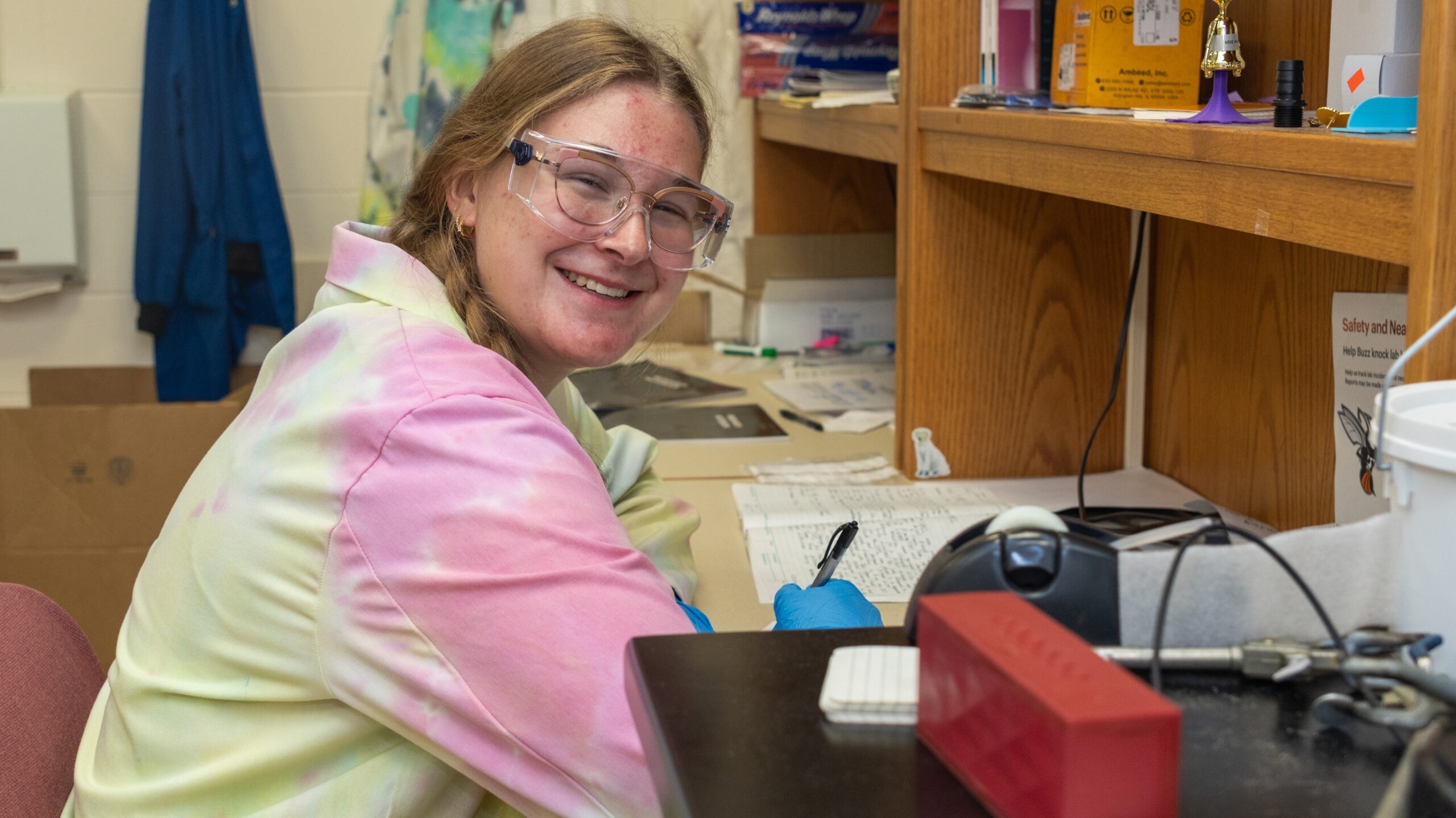 Mallory Gentry ’28 shows resilience in the summer lab of chemistry professor Daniela Arias-Rotondo.