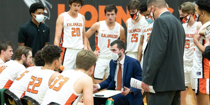 men's basketball team huddle