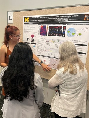 Vivian Schmidt ’25 presenting research