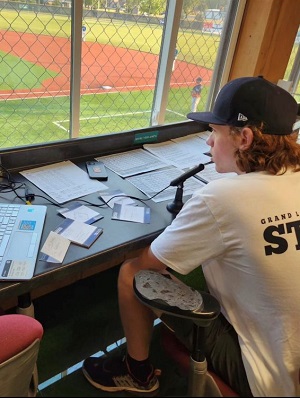 Zach Metz ’25 broadcasting