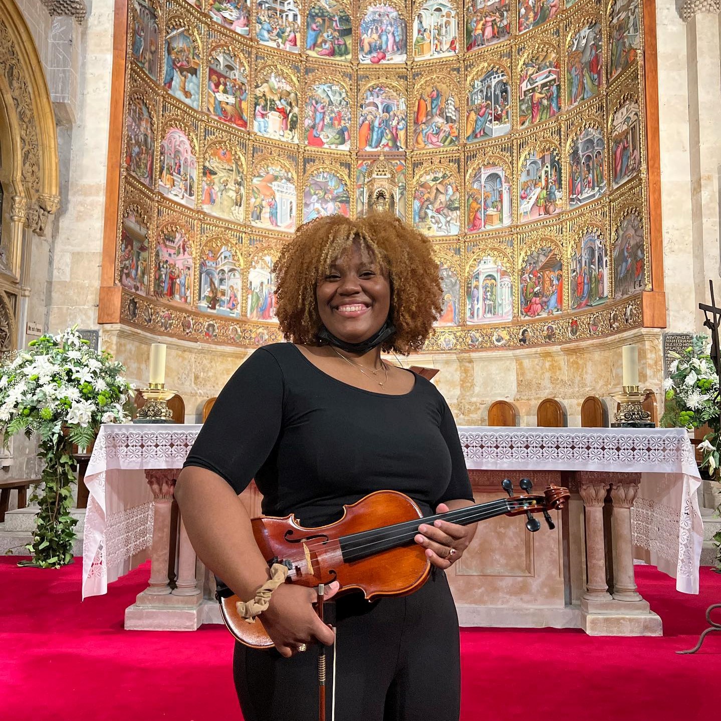 Jacqueline Mills with her violin_showcase