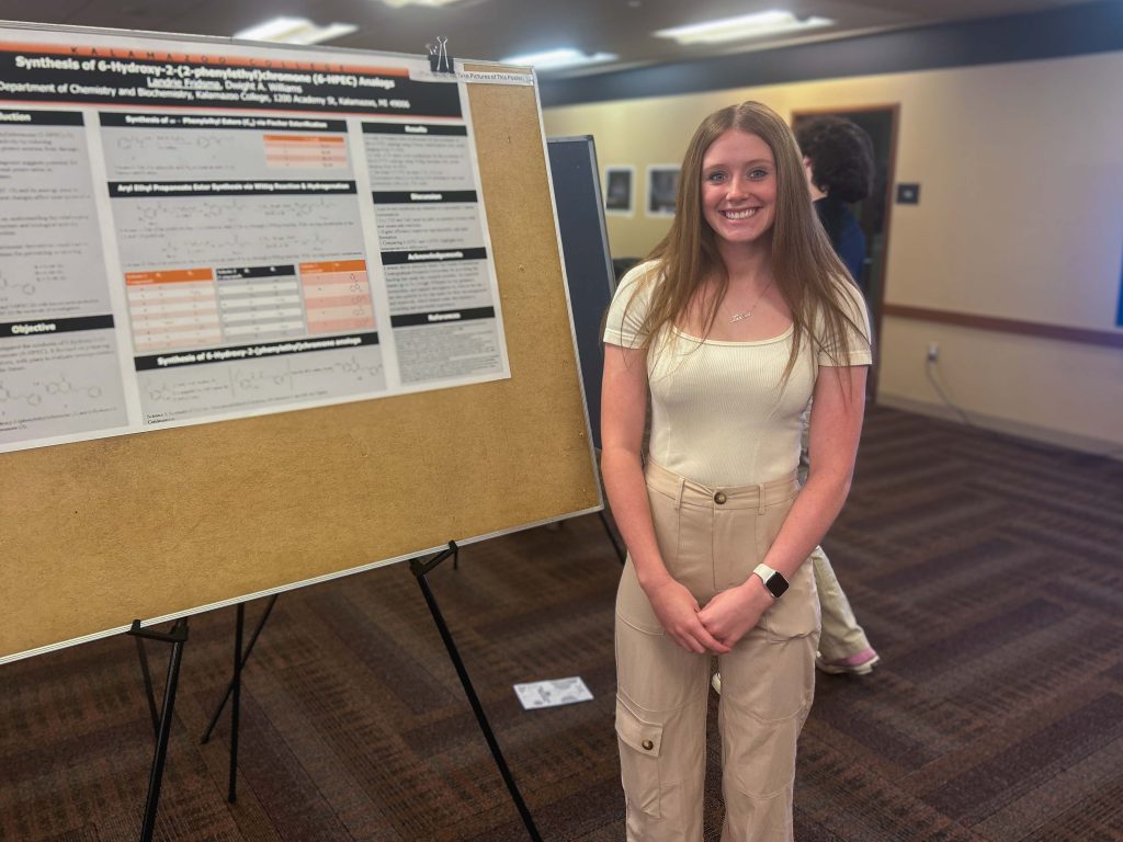 A female student presents her SIP research